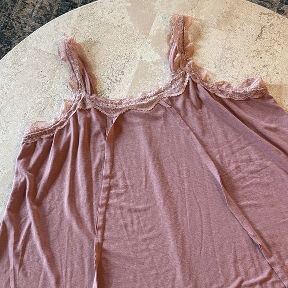 POL Large mauve/light Pink Lace Trim Sleeveless flowy Top - Picture 3 of 7